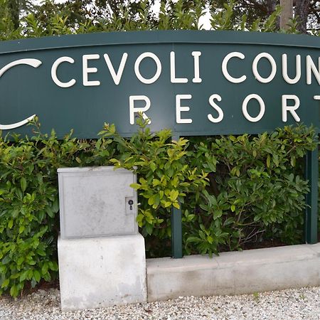 Cevoli Country Resort Lari Eksteriør billede